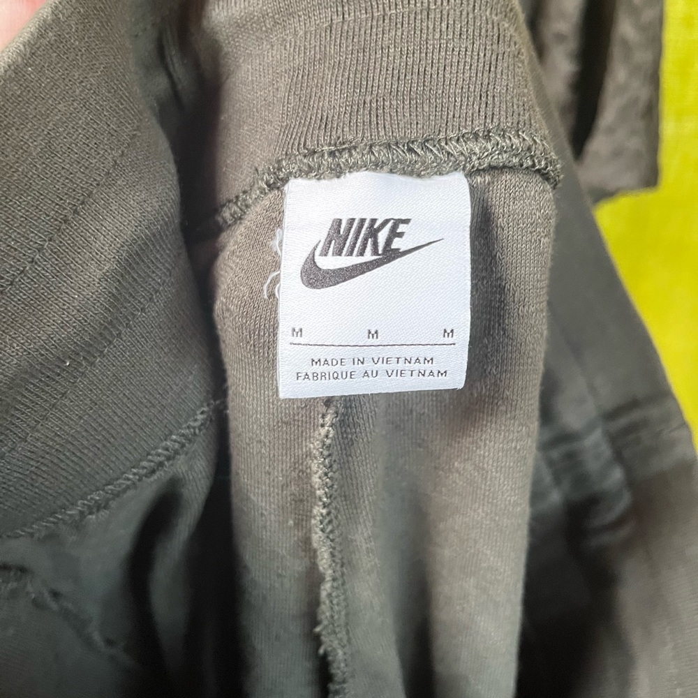 NIKE WOMEN SPORTSWEAR EVERYDAY MODERN SET (SEQUOIA / LIGHT MENTA) - Picture 14 of 16